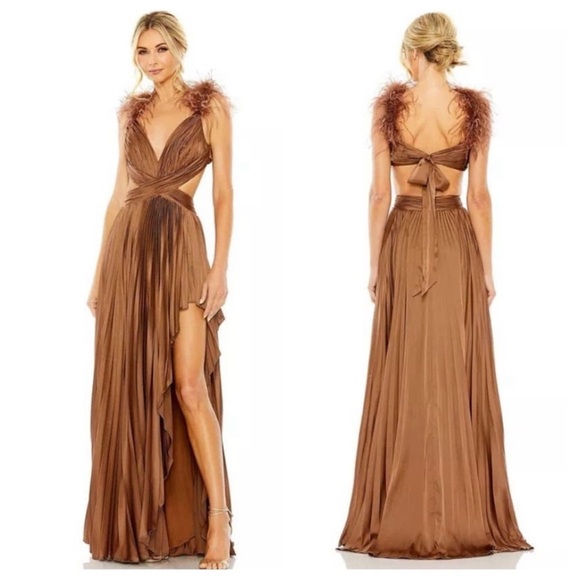 NWT Mac Duggal Pleated Feather Cap Sleeve Open Back Gown - Size 8 - Picture 1 of 8